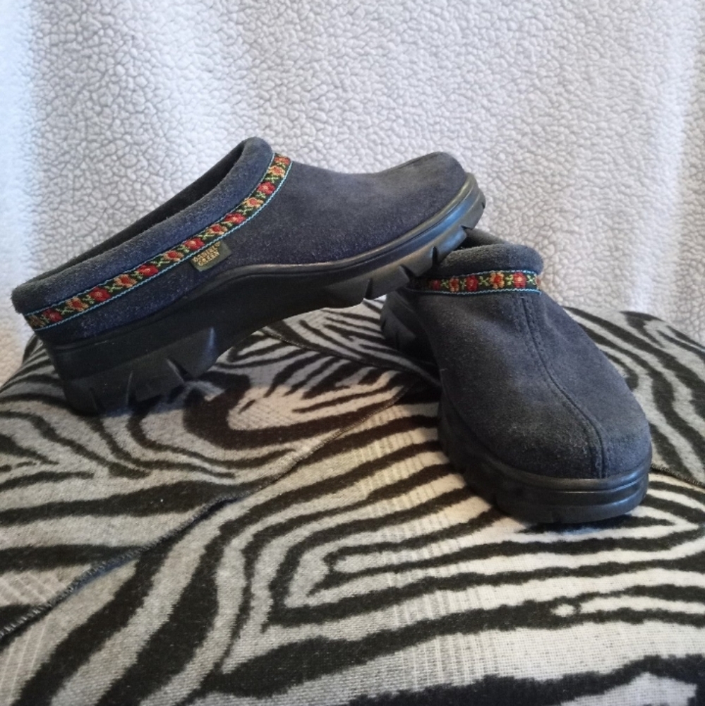 Daniel Green Embroidered Blue Suede Clogs Women's Size (7 1/2)